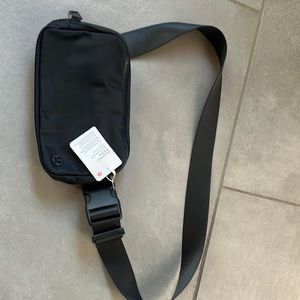Lululemon everywhere belt bag